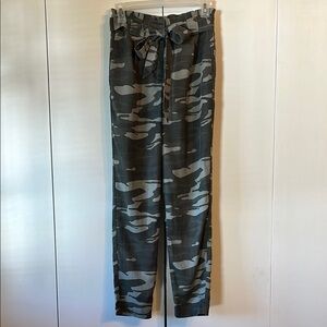 Express Camouflage Print women’s pants with bow